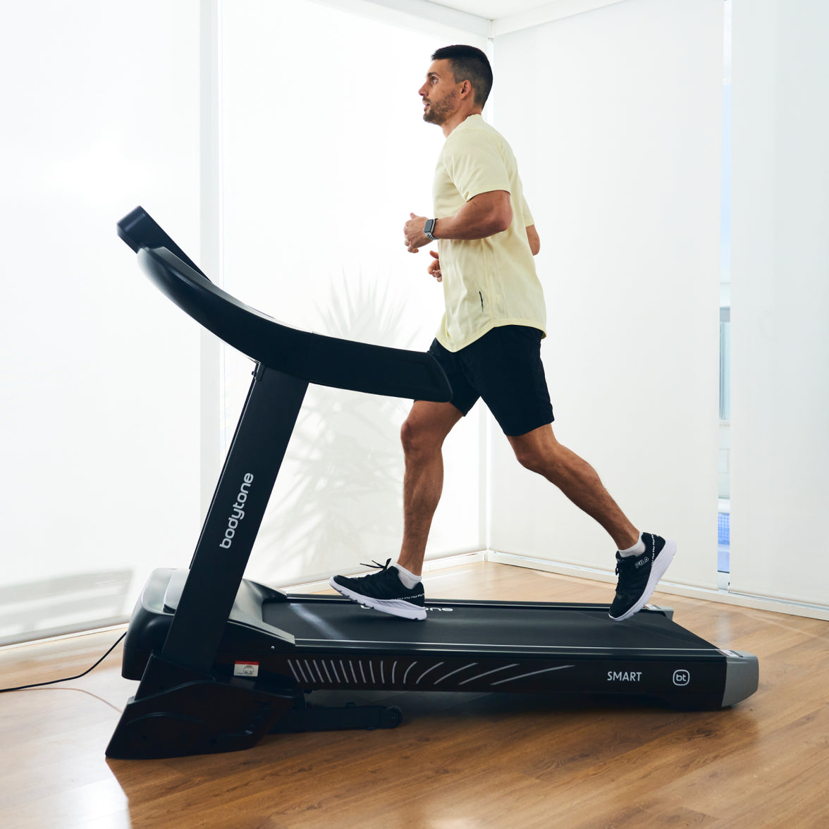 Active RUN 600 Smart Screen Treadmill