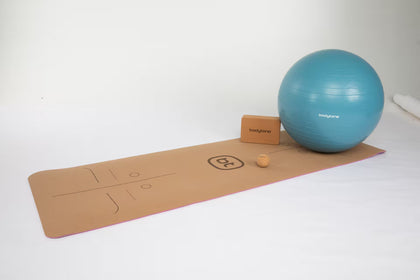 Ensemble de yoga en liège : tapis, ballon de gym, bloc de yoga et balle de massage 